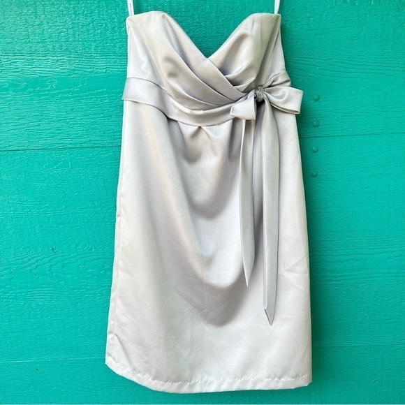 DESSY COLLECTION STRAPLESS SILVER SATIN COCKTAIL DRESS WITH POCKETS SIZE 8 - Picture 2 of 11